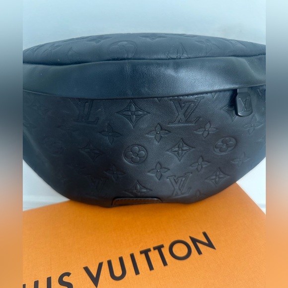 Authentic Louis Vuitton Discovery Bumbag - Picture 2 of 6